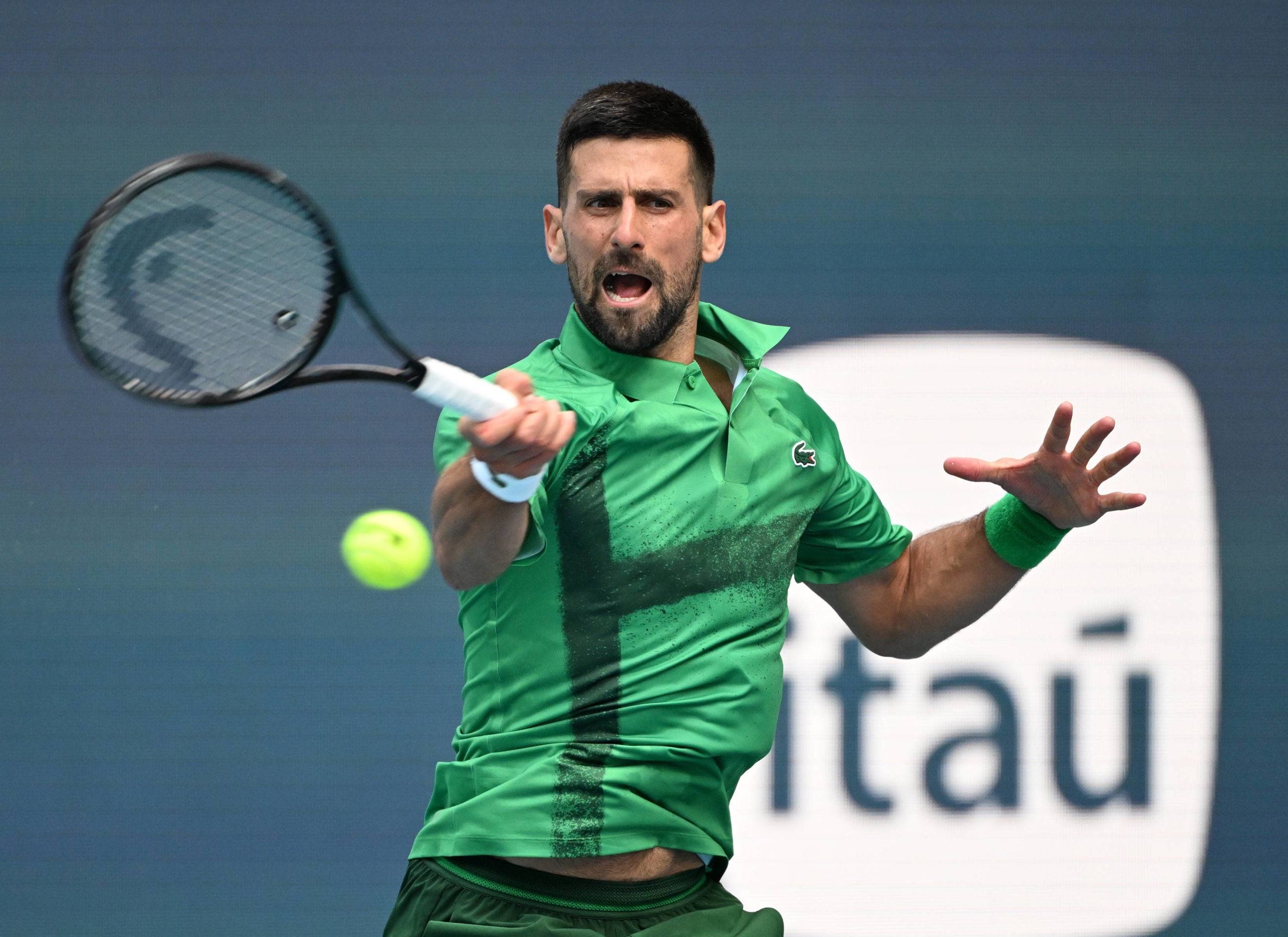 德约在比赛中与主裁爆发激烈冲突，质疑主裁只会死守规则